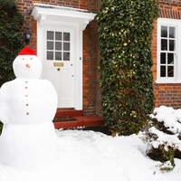 snowman-outside-house
